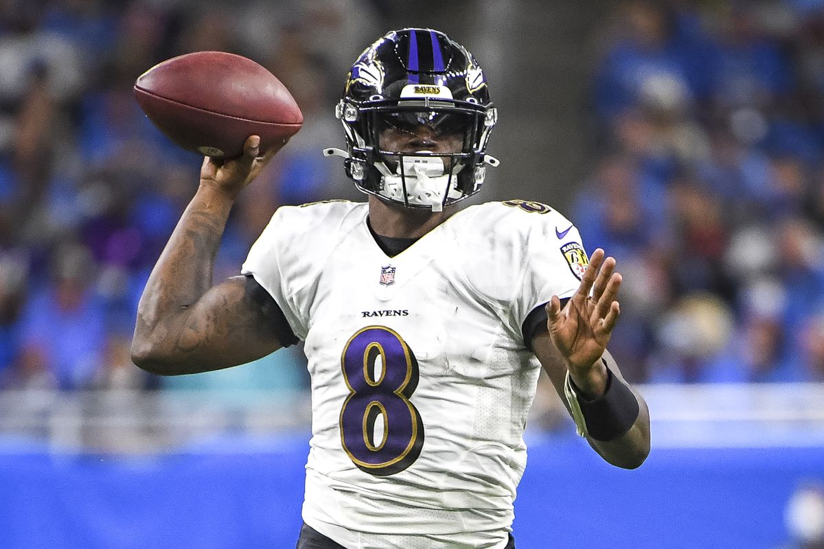 Lamar Jackson makes a pass in a Indianapolis Colts vs Baltimore Ravens game.